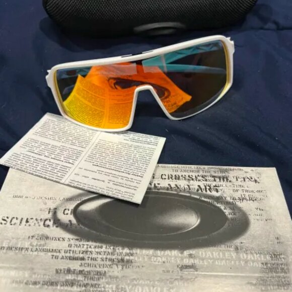 OAKLEYS / White / Orange Perfect condition - Picture 1 of 6